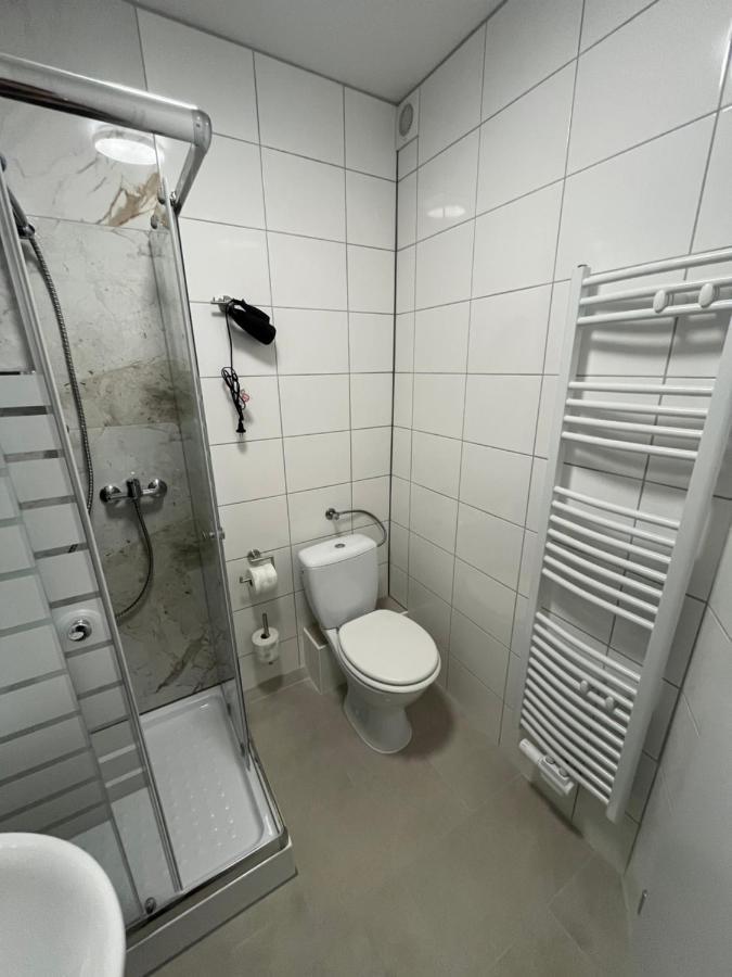 Uebernachtung By Tag Apartment Касел Екстериор снимка